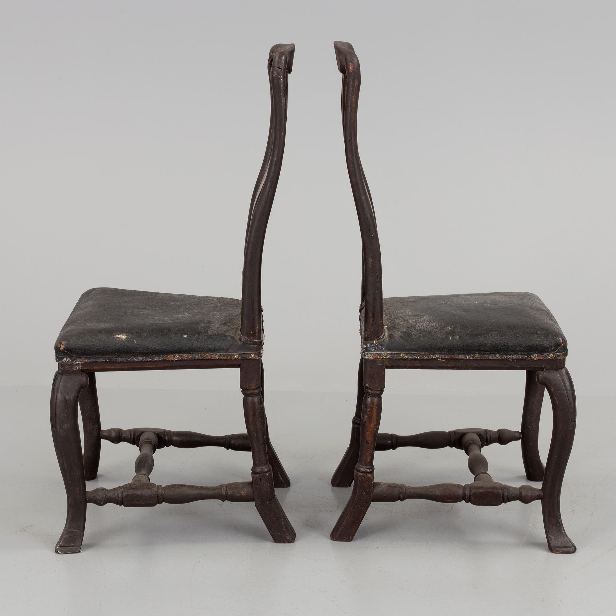 STOLAR, ett par snarlika, senbarock, 1700-tal.