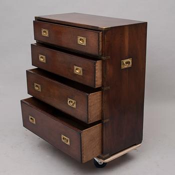 BYRÅ, Campaign chest, England 1900-talets mitt.