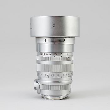 A chrome Leica Summarex f=8,5 cm 1:1,5 lens no 1008826 designed by av Max Berek, Ernst Leitz, Wetzlar . 1943-1960.