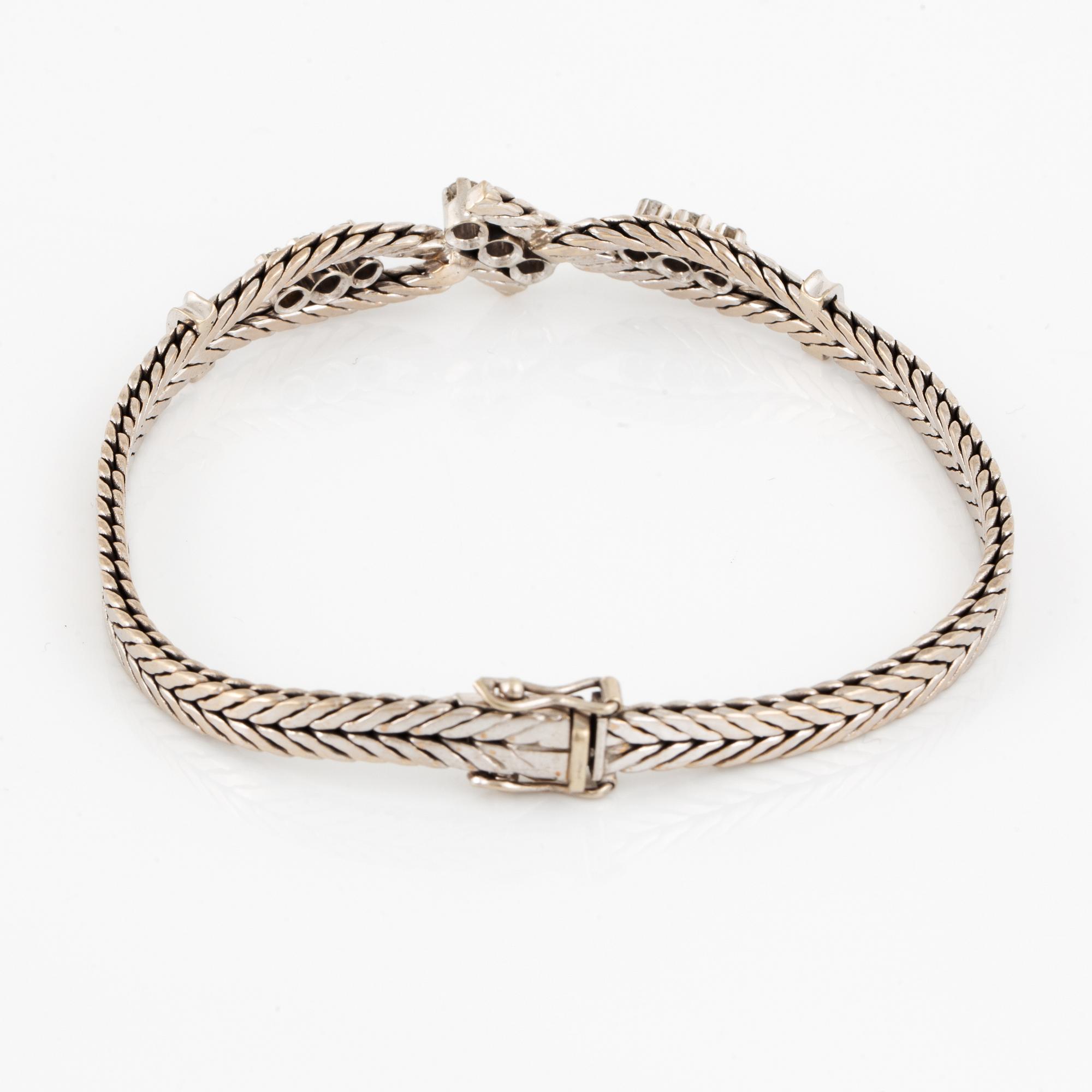 ARMBAND, med briljantslipade diamanter totalt 0.55 ct, importstämplat.