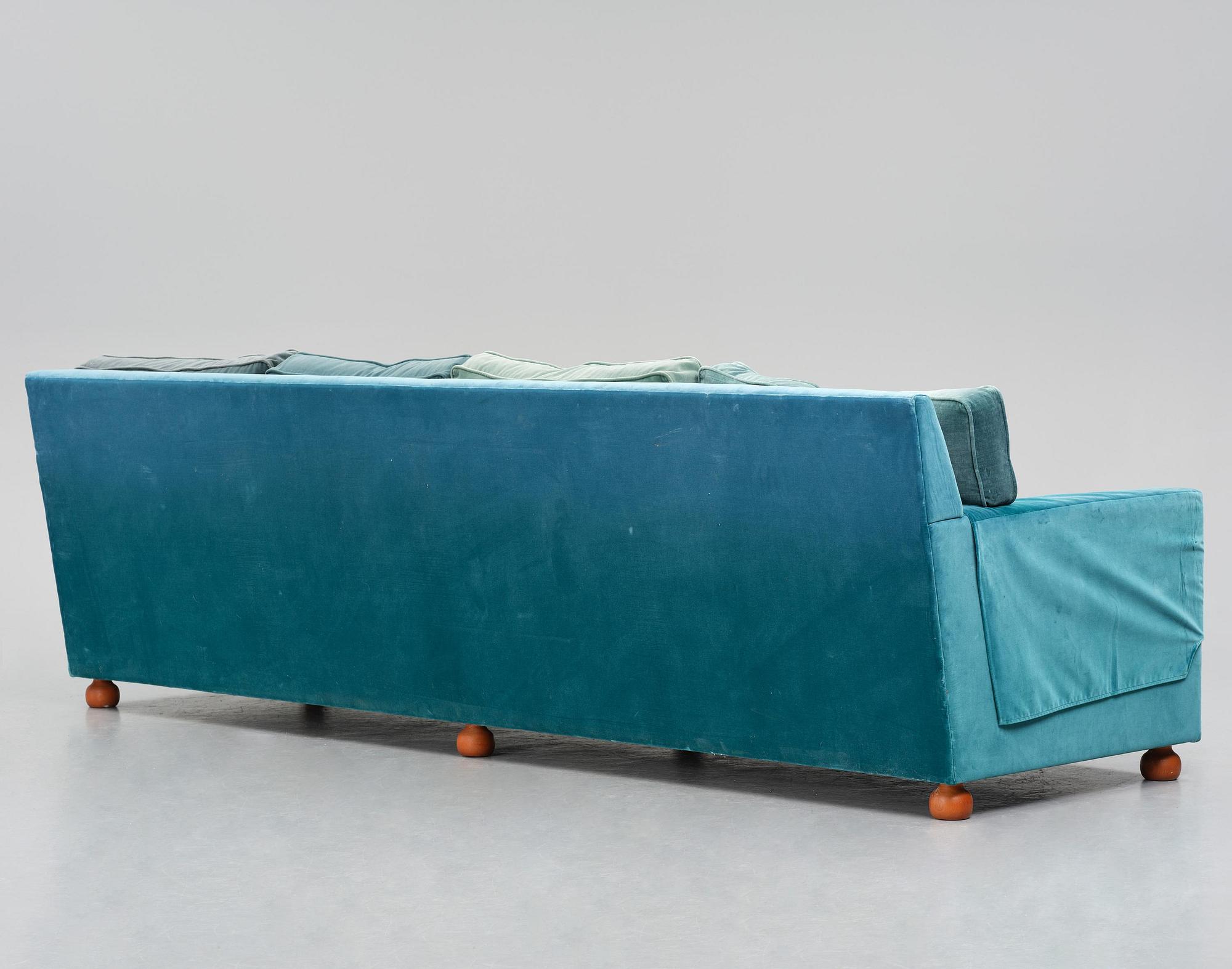 Josef Frank, a sofa model 3031, Firma Svenskt Tenn, 2018.