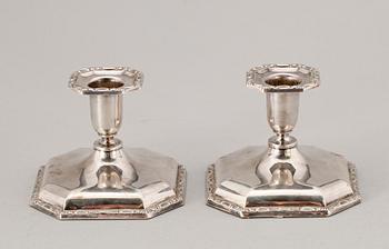 LJUSSTAKAR, ett par, silver. Svenska importstämplar, 1900-tal.
