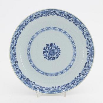 A blue and white dish, Qing dynasty, Qianlong (1736-95).