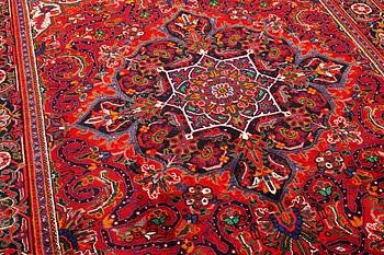 A Heriz carpet, c. 303 x 203 cm.
