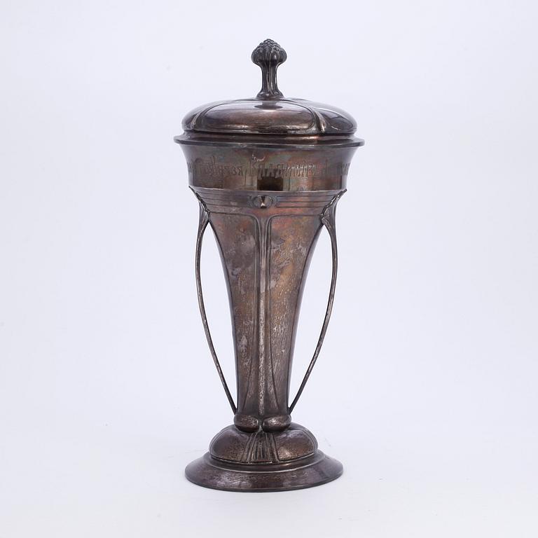 LOCKPOKAL, silver, jugend, Ryssland, 1900-tal. Bär otydliga stämplar. Tot vikt 840 gram.