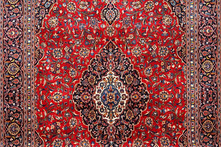 A carpet, Kashan, ca 497 x 298 cm.