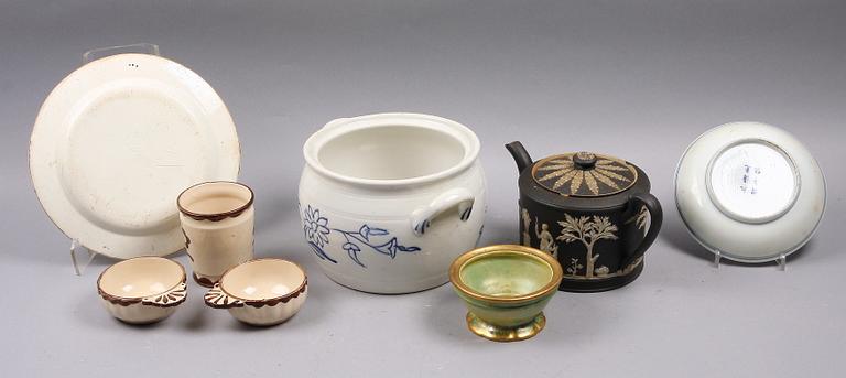 PARTI KERAMIK, 8 delar, bla Wedgewood och Gustavsberg, 1800-1900-tal.