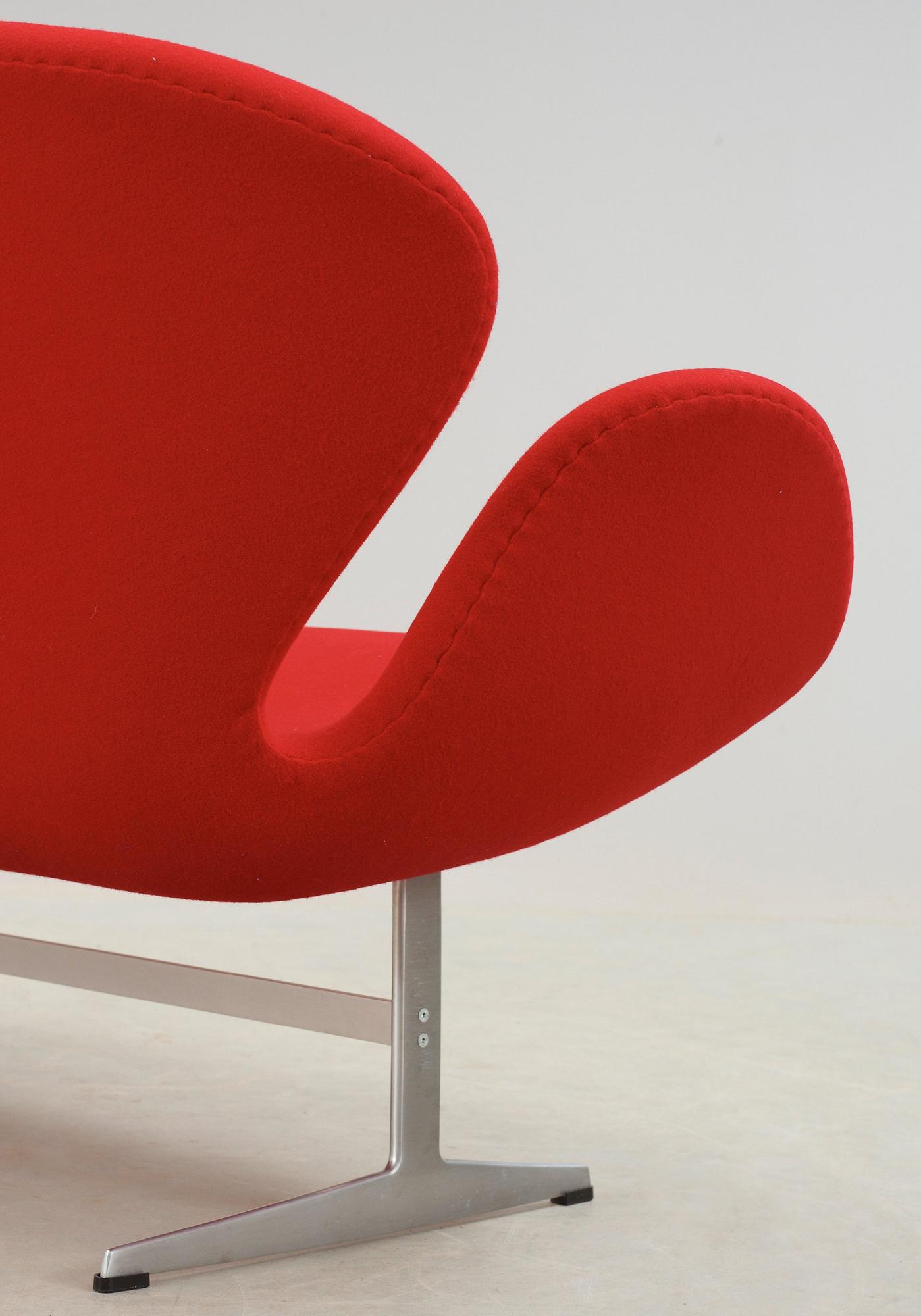 An Arne Jacobsen 'Swan' sofa, Fritz Hansen, Denmark 2000.