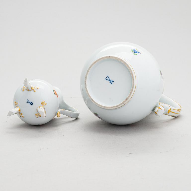 A 38-piece Meissen porcelain coffee set. 20th century.