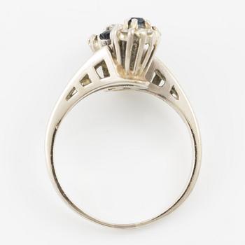 Ring, 18K white gold with sapphires and brilliant-cut diamonds, twin model.