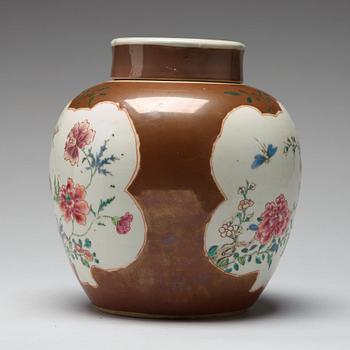 A famille rose and cappuciner brown jar with cover, Qing dynasty, 18th century.