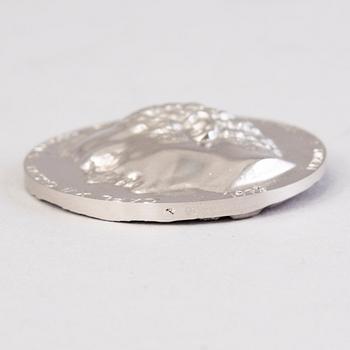 A commemorative platinum 999/1000 medallion, Carl XVI Gustaf, King of Sweden 1973, numbered 43/50, marked P. Lunde -73.