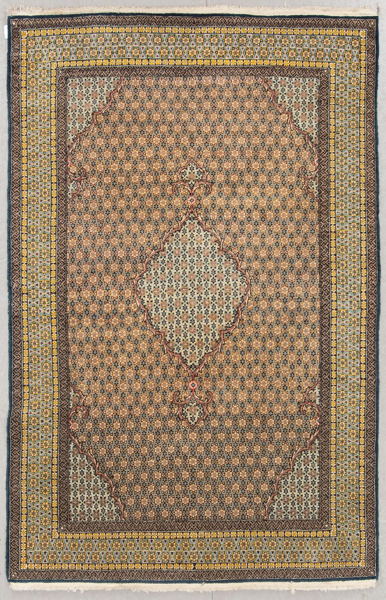 MATTA, old, Ghom, silkesinslag, ca 214 x 139 cm.
