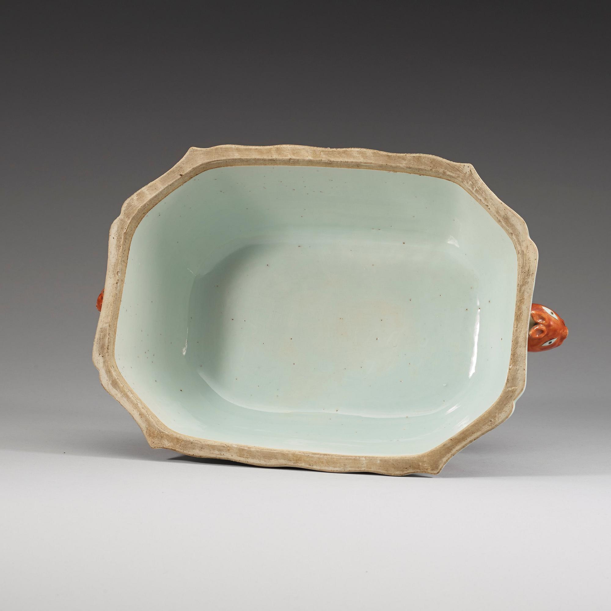 A famille rose tureen with cover, Qing dynasty, Qianlong (1736-1795).