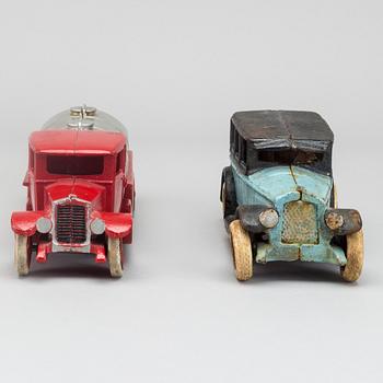 AB SKOGLUND & OLSSON GEFLE, TANKBIL OCH MÖJLIGEN  ARCADE  BUICK COUPE CAST IRON TOY, 1927.