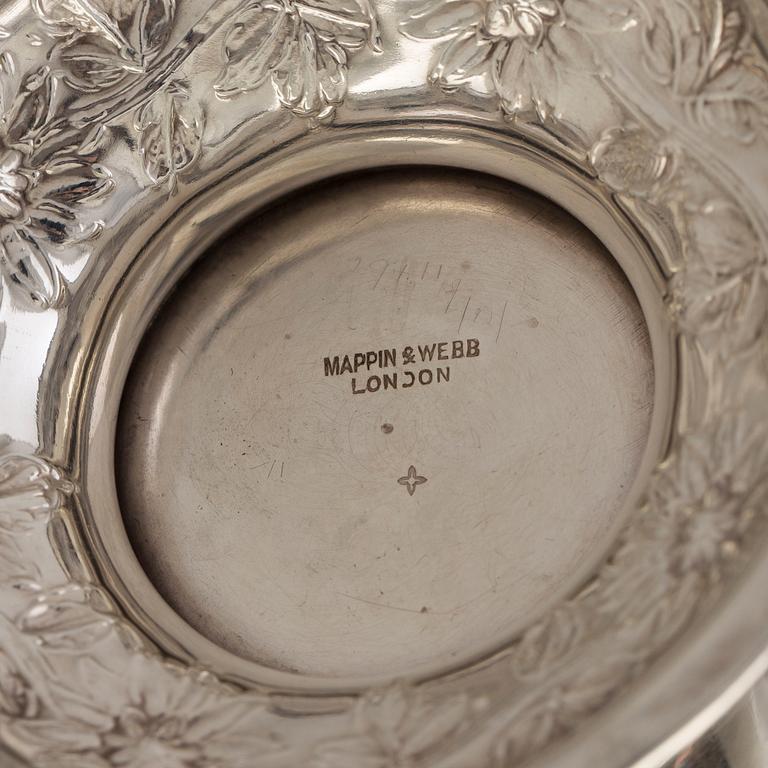 A footed silver bowl decorated with flowers, maker's mark Mappin & Webb. London 1904.