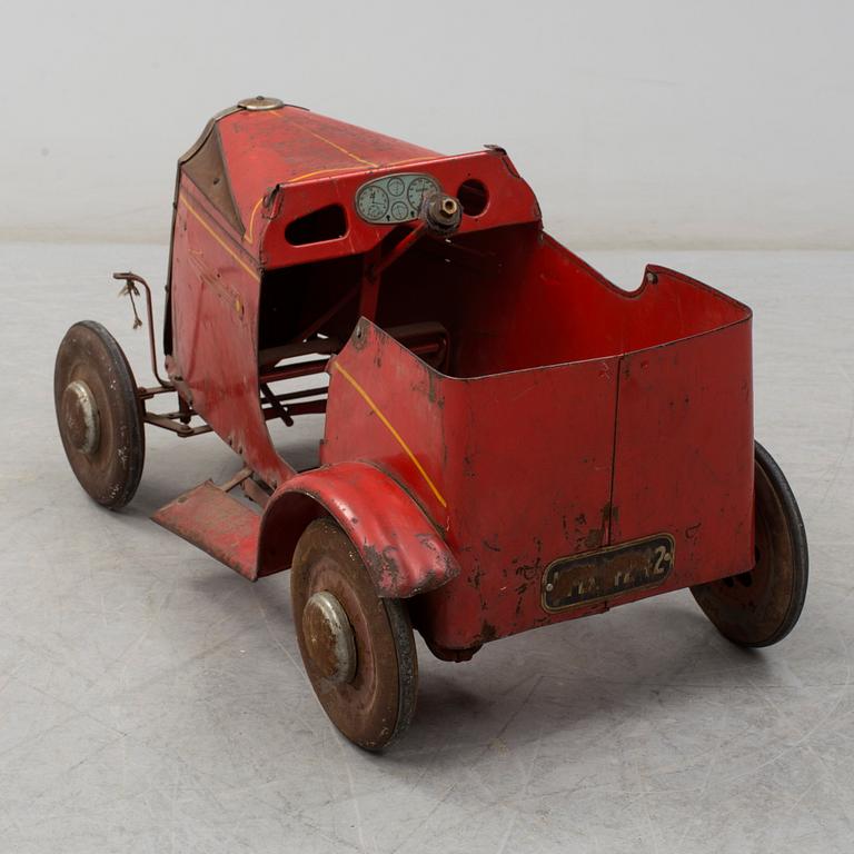 A mid 20th century gravity racer car.