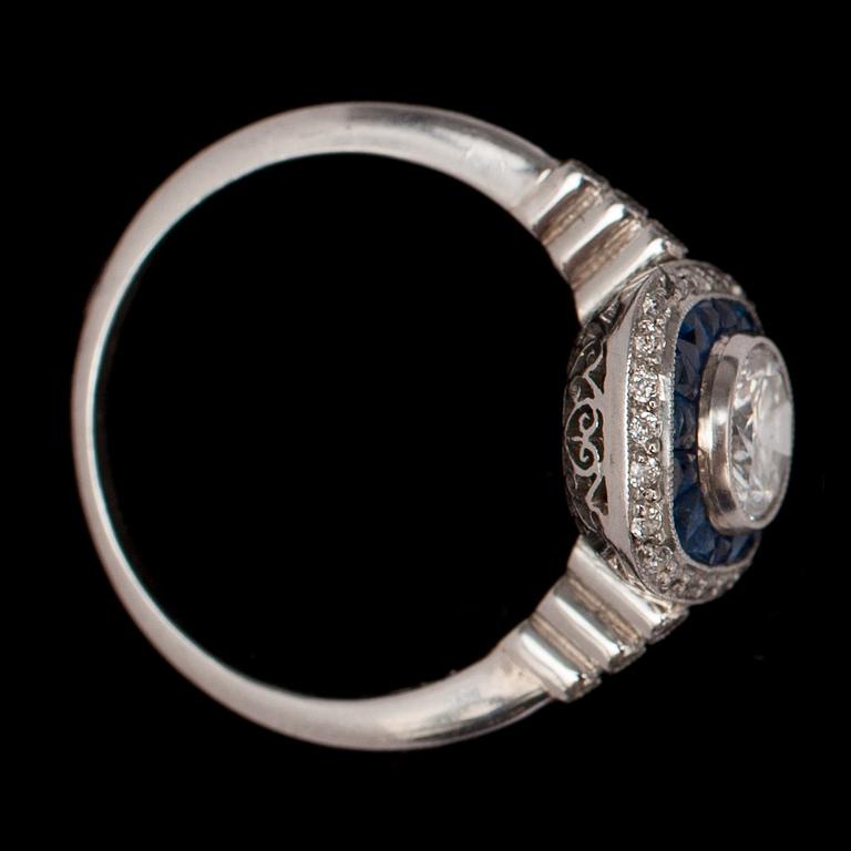 A brilliant cut diamond ring, tot. 0.77 cts set with small blue sapphires.