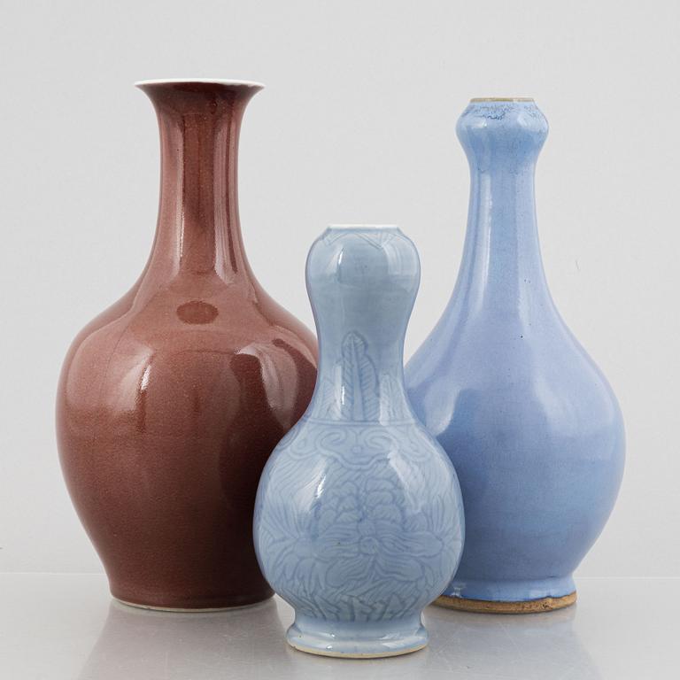 Three Chinese vases, porcelain / stoneware, 20th century.