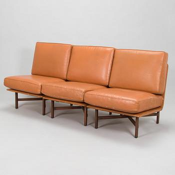 Ilmari Tapiovaara, sohva / nojatuoleja 3 kpl, valmistaja Lukkiseppo, 1900-luvun puoliväli.