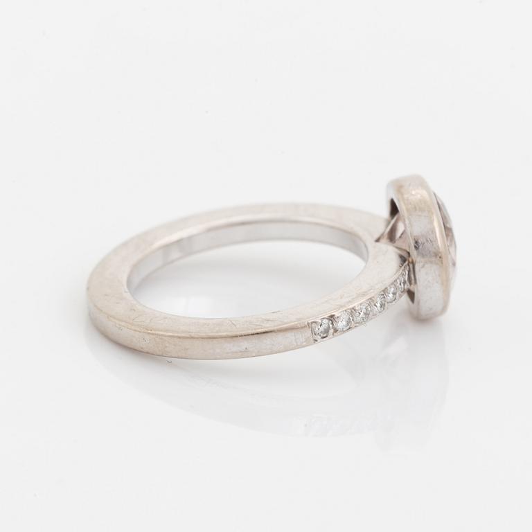 Efva Attling, Ring, med morganit och briljantslipade diamanter.