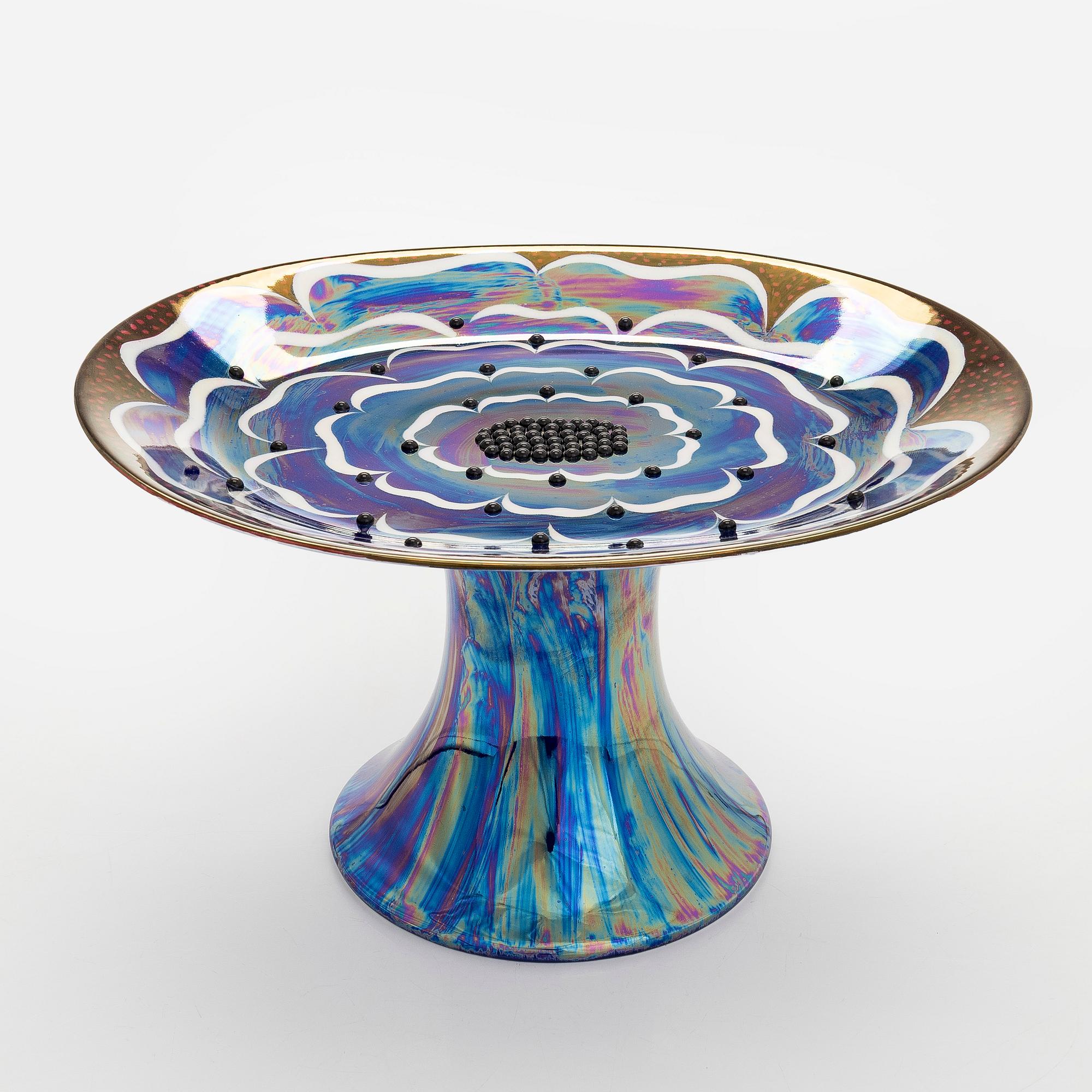 Birger Kaipiainen, a footed 'Florence´ ceramic dish, marked Birger Kaipiainen, Arabia Finland.