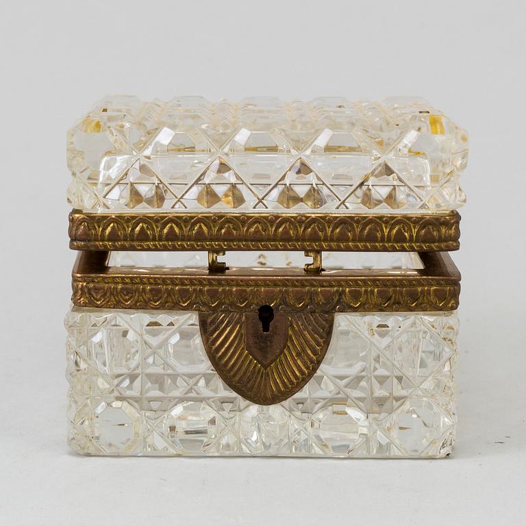 SKRIN med LOCK, glas och förgylld mässing, 1800-tal.