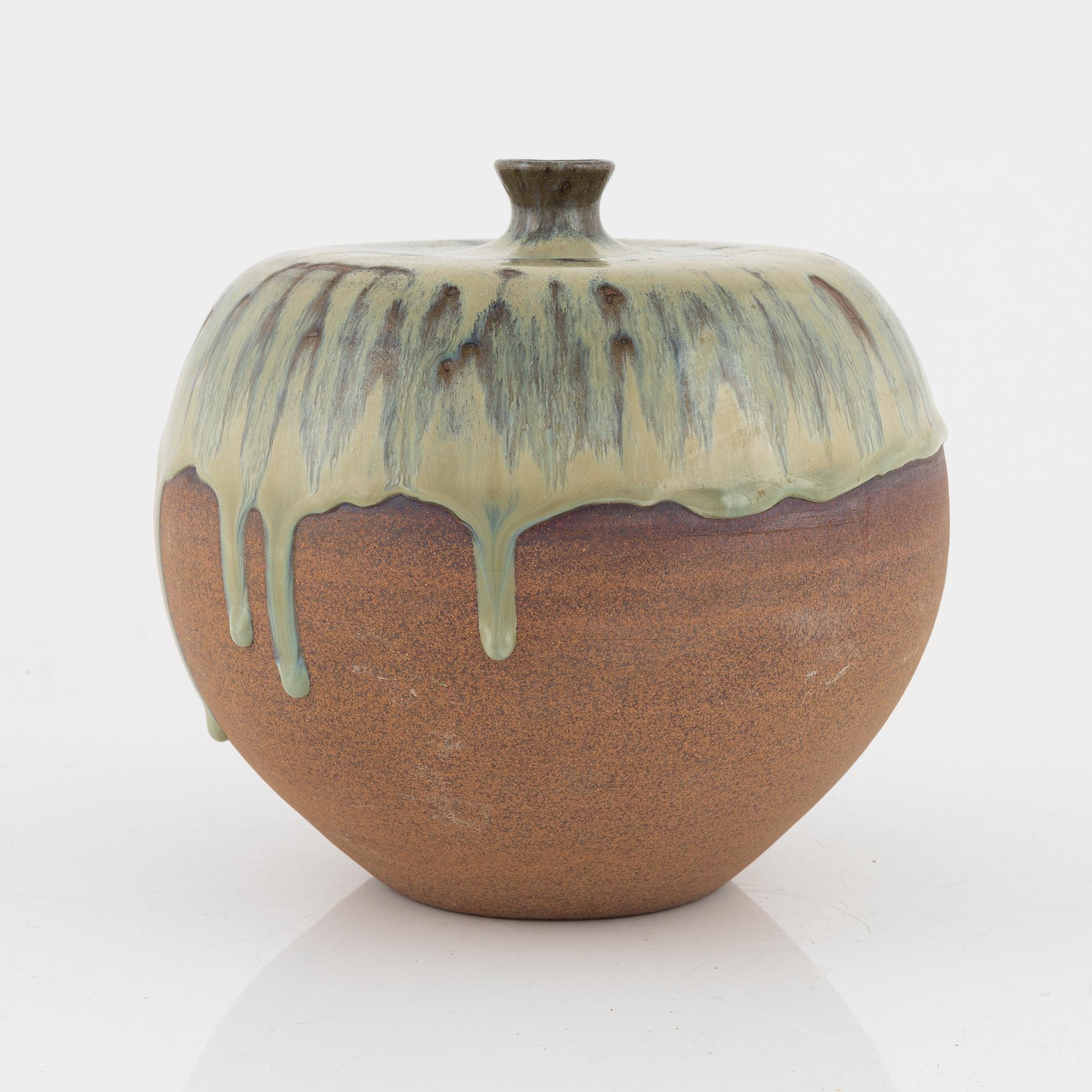 A Japanese earthenware vase,  20th century.