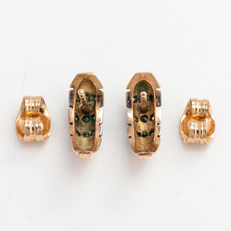 A pair of 14K gold earrings with diamonds ca. 0.14 ct in total.