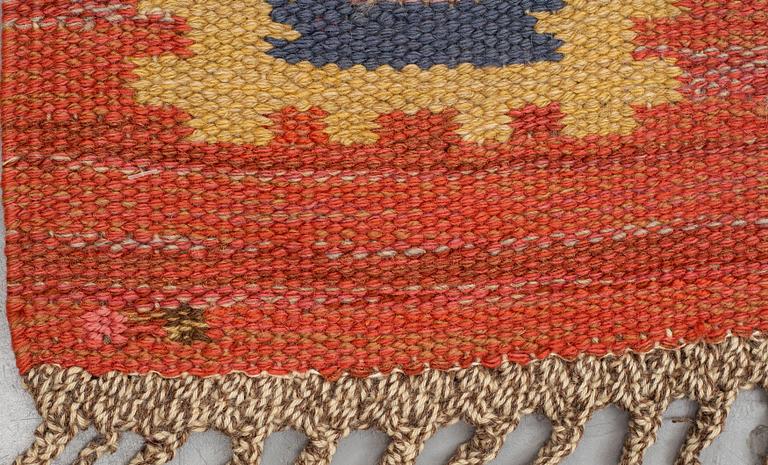 Märta Måås-Fjetterström, a carpet, "Röd grön äng", flat weave, ca 315 x 249-250,5 cm, signed AB MMF.