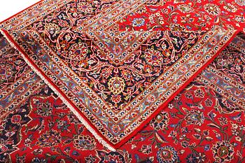 A Keshan carpet, c. 363 x 254 cm.