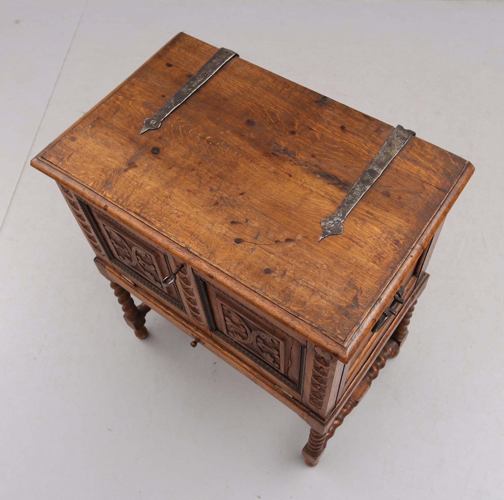 BESTICKSCHATULL,  troligen 1700-tal.