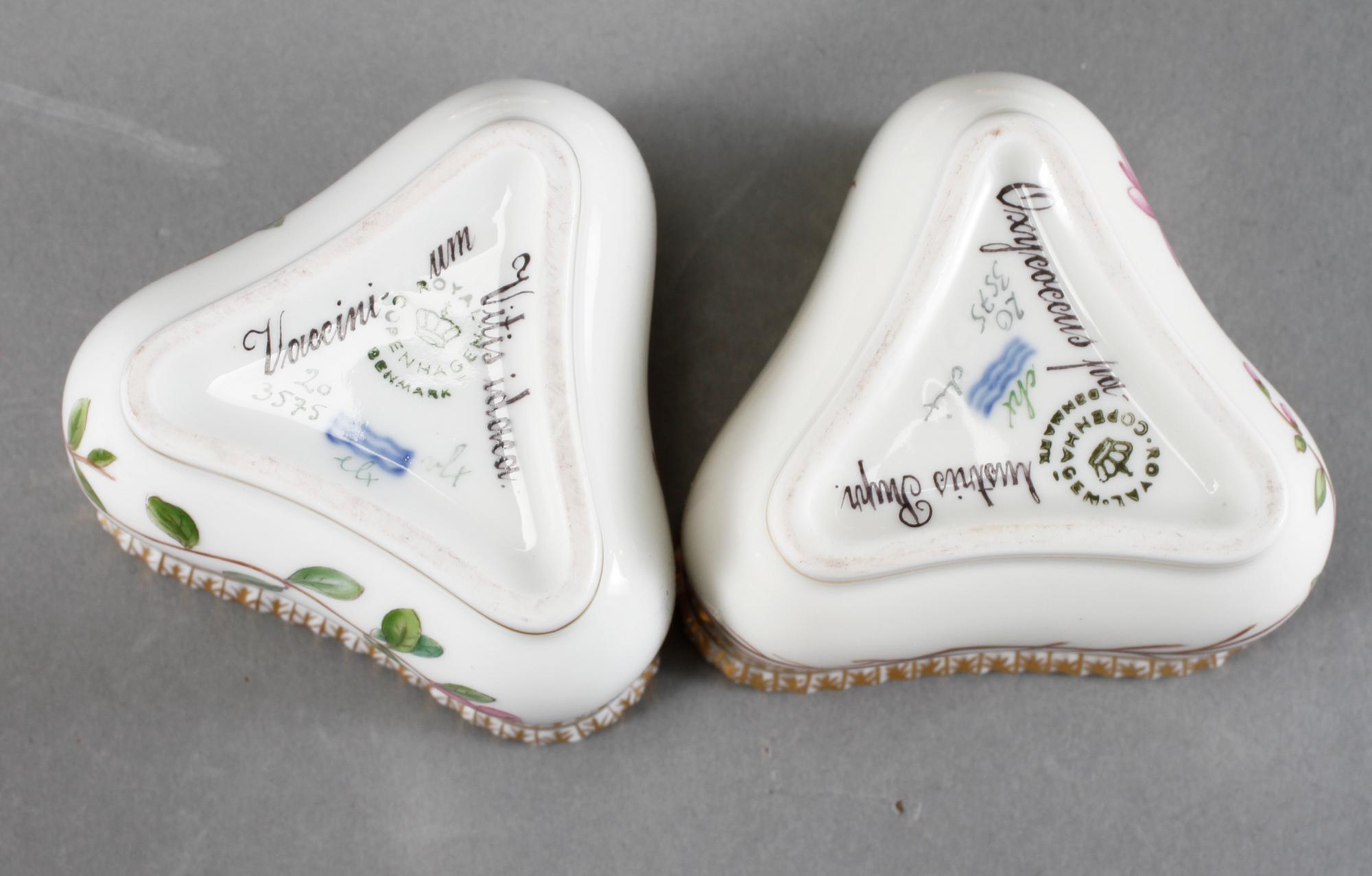 CRÈMEKOPPAR, ett par, porslin, "Flora Danica", Royal Copenhagen, 1900-tal.