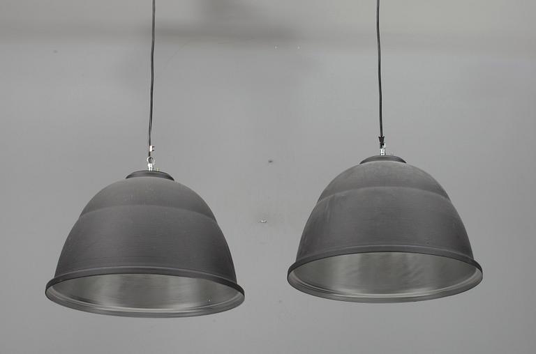 TAKLAMPA, ett par, "Loft" Antti Eklund. Höjd 35 cm.