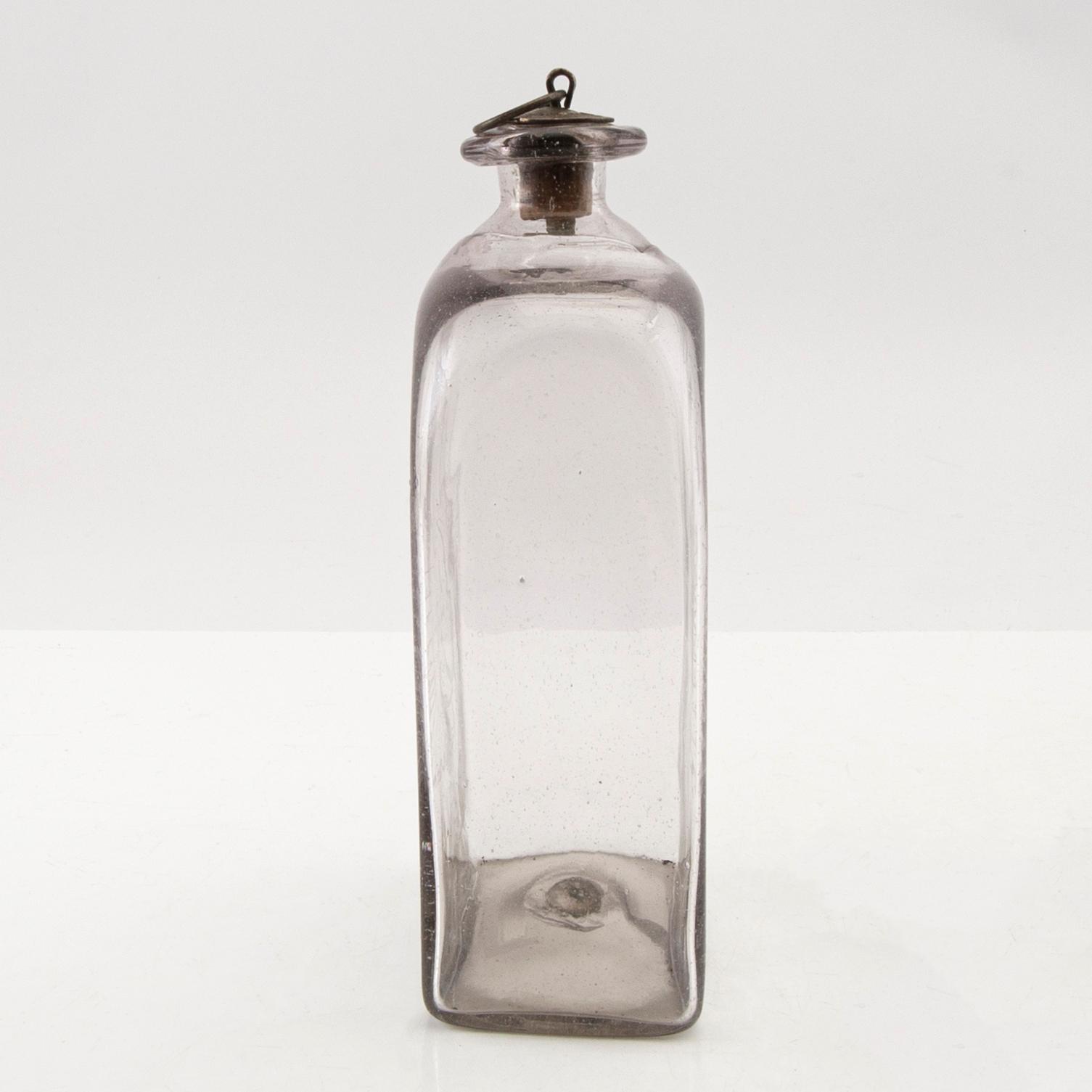 Brännvinsflaska, glas. Limmareds glasbruk, sent 1700-tal/tidigt 1800-tal.