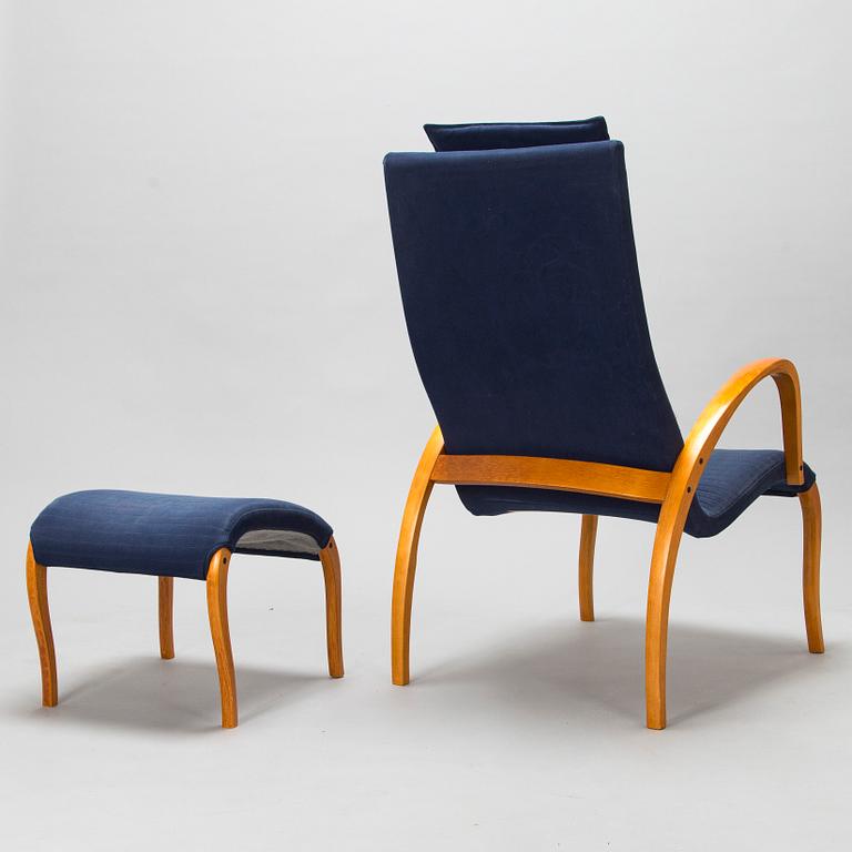Markku Pakkanen, An armchair "Harlekiini" and an ottoman for Asko, late 20th century.