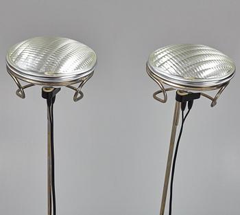 Achille Castiglioni, golvlampor, ett par, "TOIO", Flos, Italien.