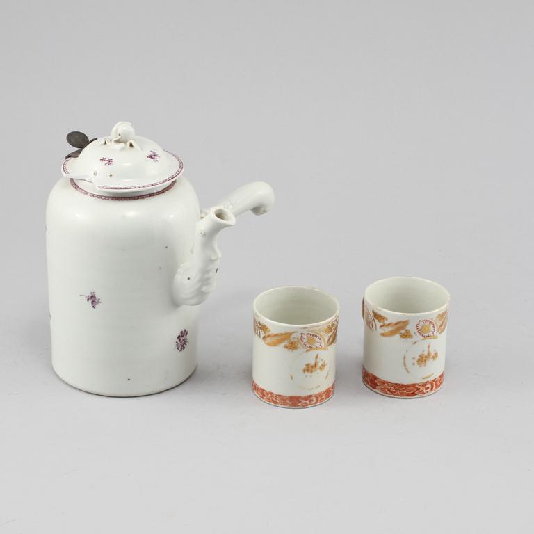 KAFFEKANNA, samt KAFFEKOPPAR, 2 st, porslin, Kina, 1700/1800-tal.