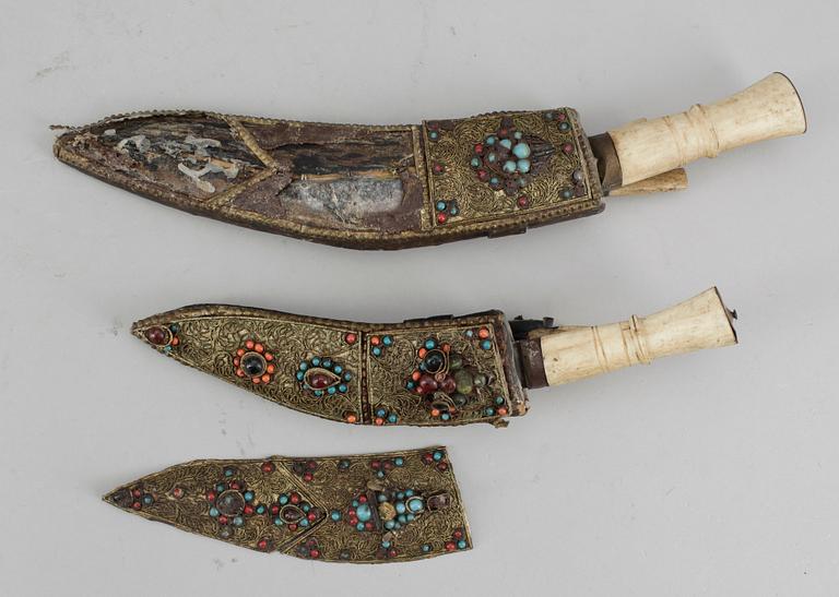 DOLKAR, 2 st, orientaliska, 1900-talets första hälft.