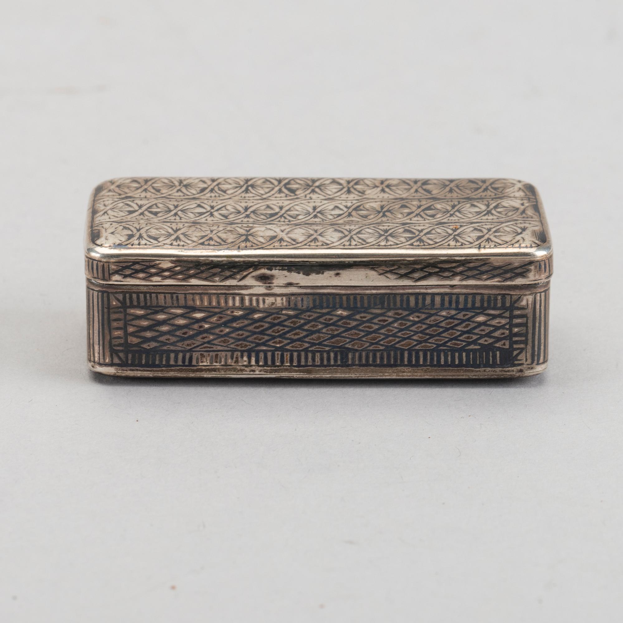 A Russian niello silver box mark of Moskow 1837 assay mark of Nikolaì Lukich weight ca 45 gr.Dubrovin, weight ca 44 gr.