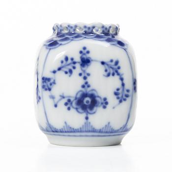 Royal Copenhagen, Kuvertvas, porslin, "Musselmalet", Danmark.