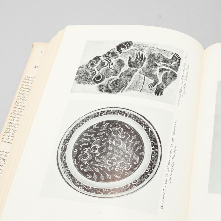 17 books and catalouges, mostly about oriental crafts, 20th century.