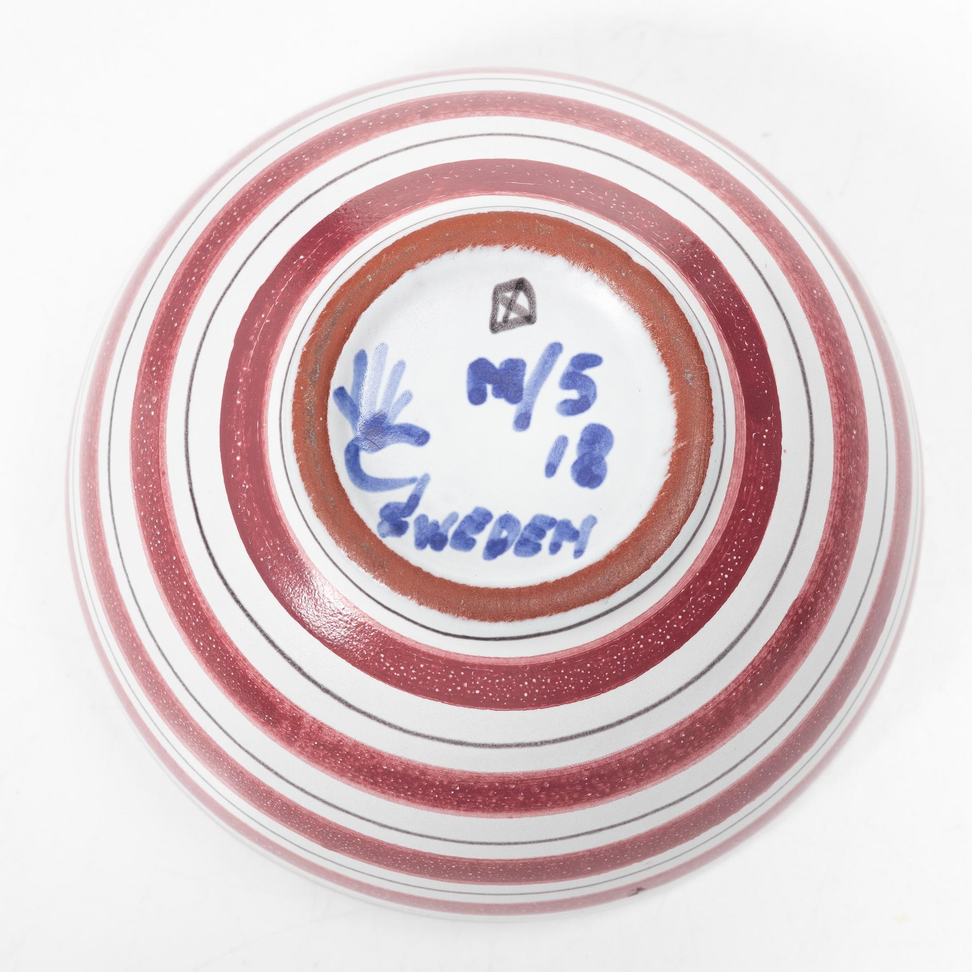 Stig Lindberg, A bowl with lid and dishes, 2 pcs, faience, Gustavsberg studio.