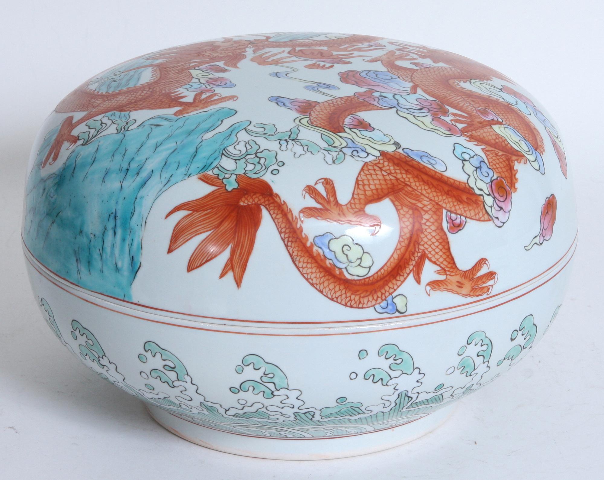 SKÅL MED LOCK, porslin, Kina, 2000-tal.