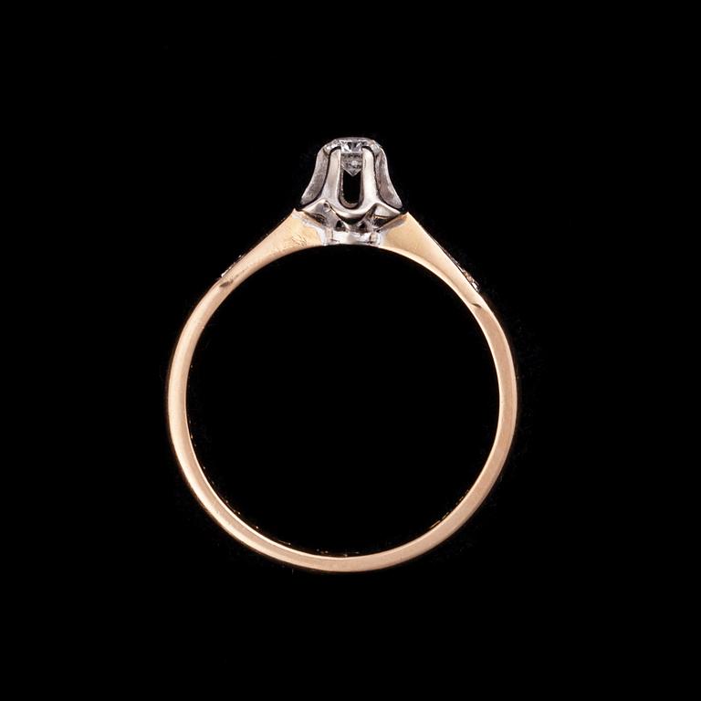 RING, 18K guld, briljantslipad diamant 0,10 ct. Finska stämplar 1979. Vikt ca 2 g.