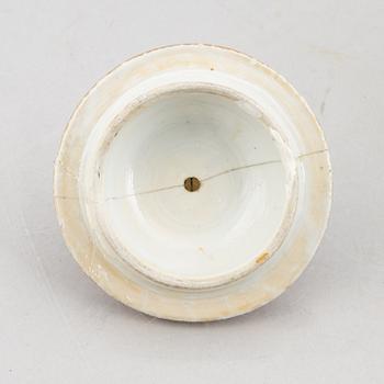 A famille rose 'Chinese Export' jar with cover, Qing dynasty, Qianlong (1736-95).