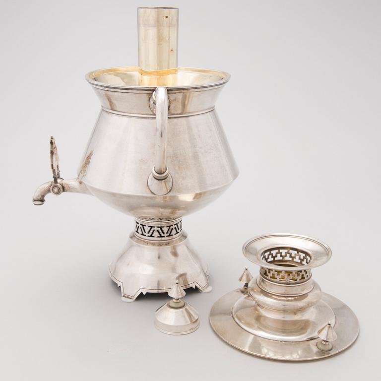 A RUSSIAN SILVER SAMOVAR BY HLEBNIKOV, Moscow 1899-1908.