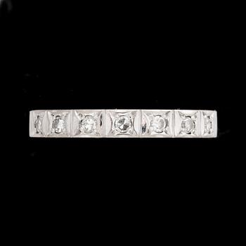 RING, 18K vitguld med åttkantslipade diamanter. Totalt c:a 0,07ct. Vikt ca 2,5g.