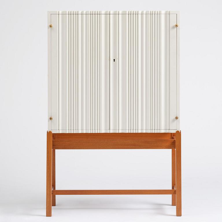 Josef Frank, a cabinet model 2192, Firma Svenskt Tenn, post 1985.
