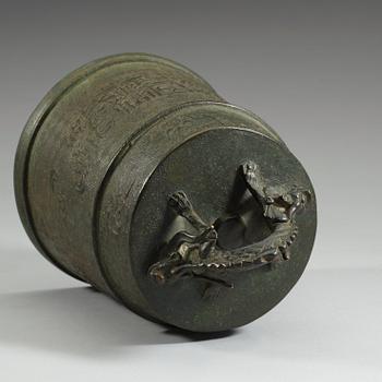 A archaistic bronze bell, late Ming dynasty/early Qing dynasty.